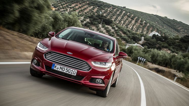 Ford ger kunderna stora valmöjligheter; 14 bensin-, diesel- och hybridmodeller finns nu att beställa till nya Mondeo