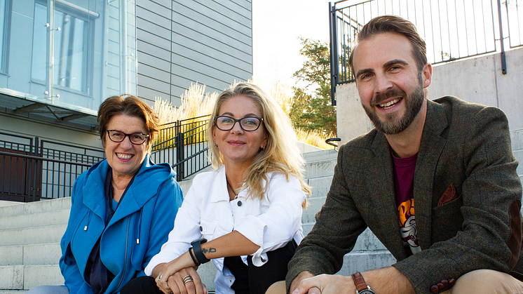 Deborah Lygonis, Frida Jägerbrand och Eivind Vogel-Rödin från Innovatum Science Park hjälper personer att förverkliga sina nytänkande affärsidéer. Nu är de på jakt efter fler med bra idéer. Foto: Lina Albinsson.