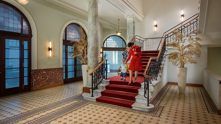 Kempinski-Palace-Engelberg_Grand-Staircase