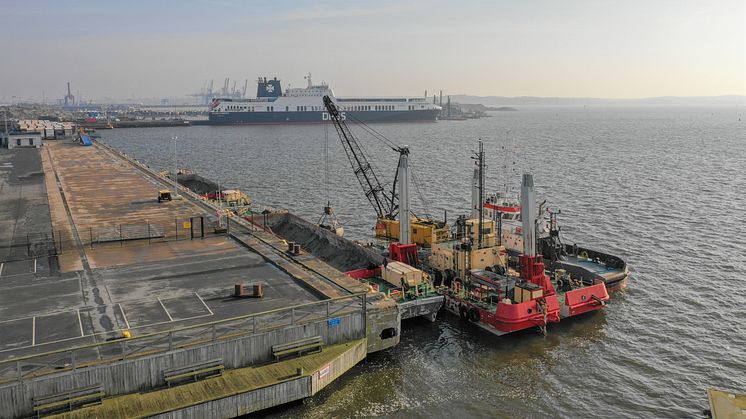 I Göteborgs hamn pågår ständigt utvecklings- och underhållsprojekt, både i vatten och på land. Framöver ska arbetena kunna genomföras på ett klimatsmartare sätt. Bild: Göteborgs Hamn AB.
