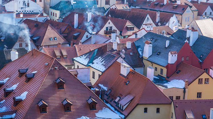 Store deler av den fine svevestøvforurensningen i Europa kommer fra forbrenning av ved og kull til oppvarming. Illustrasjonsfoto: Colourbox