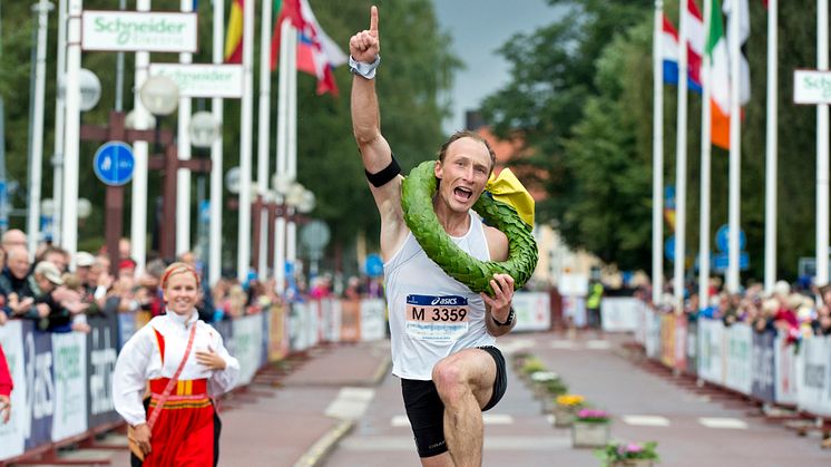 Roman Ryapolov (RUS) vinner UltraVasan 45 2014. Kranskulla Lisa Englund.