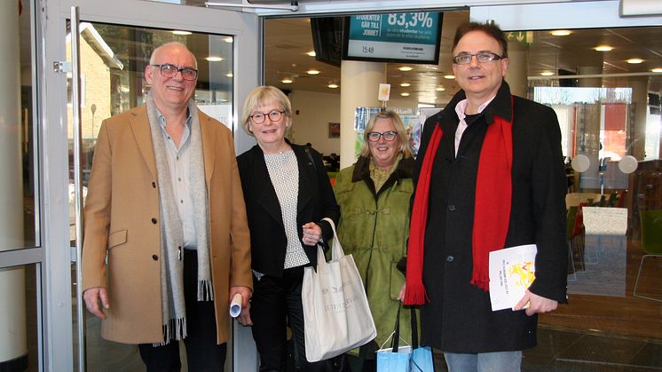 Prorektor Jan Theliander, utvecklingsstrateg Lena Lindhé, verksamhetsledare Lena Fischer och rektor Martin Hellström  på väg  till det första kommunbesöket av 14 i vår.