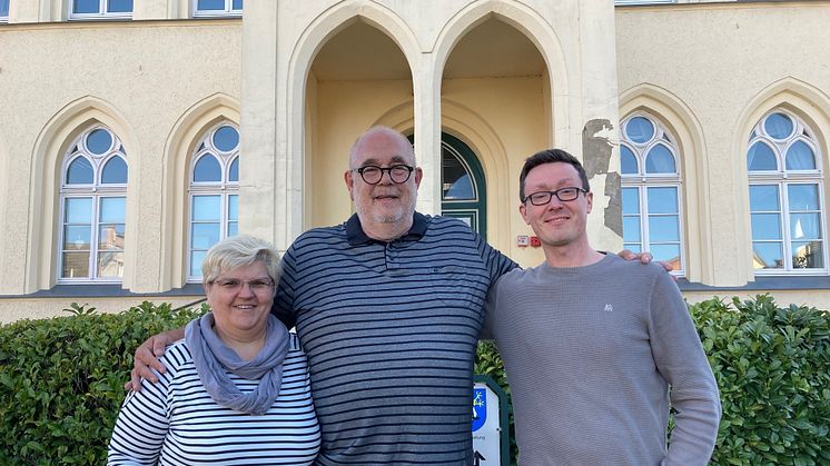 Wolf-Axel Rahn (M.) übergibt das Zepter an Karin Sensen (l.) und Christoph Moldenhauer (r.).