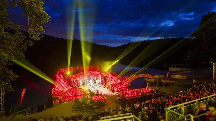 BurgenLandKlänge: Konzert auf der Seebühne Kriebstein - Foto: Sylvio Diettrich