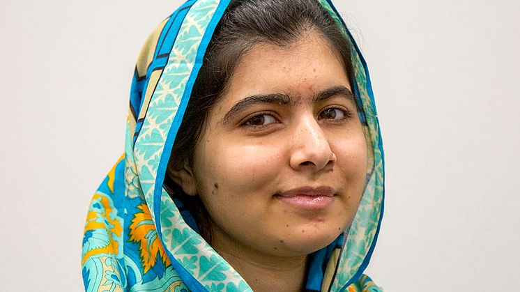 Roya hade en bild av Sharbat Gula, ”Den afghanska flickan”, ett foto av Steve McCurry. Den är upphovsrättsskyddad så jag valde en bild av Malala Yousafzai som blev skjuten i huvudet för att hon uppmuntrade flickor att gå i skolan. 
