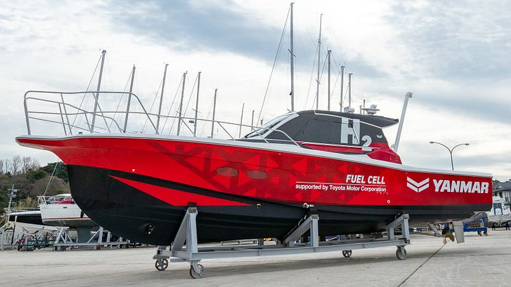 Demonstration test boat with maritime fuel cell system