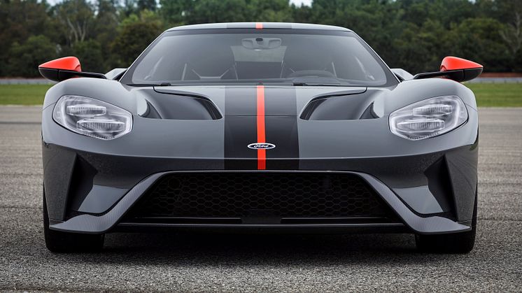 Nya Ford GT Carbon Series blir Fords lättaste superbil – med komfort till och från banan