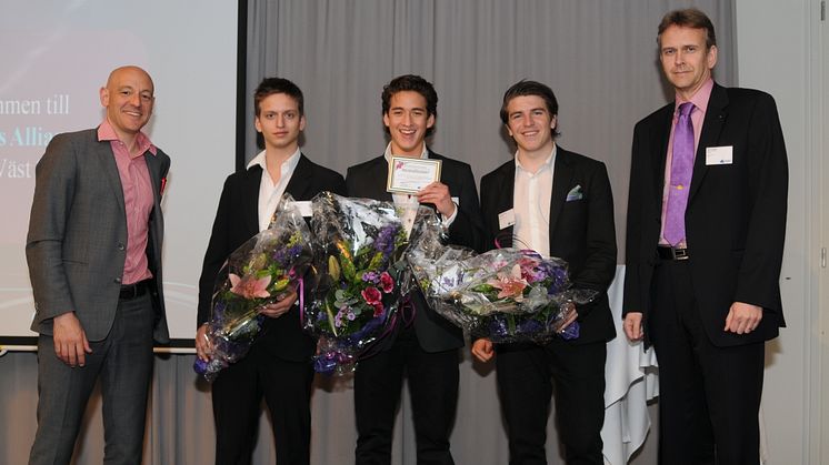Vinnarna i Founders Awards klara i Västra Sverige: Tre grundare av MobilMobil och Lars Wingefors på Game Outlet Europe.