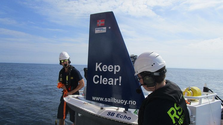 Seilbøyen er en av de autonome fartøyene som Akvaplan-niva anvender til miljøovervåking (Foto: Offshore Sensing).