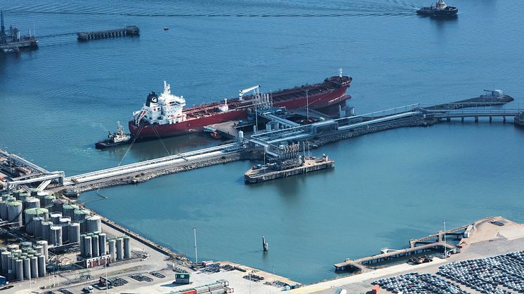 At berth 519 (where the red ship is located), LNG bunkering will become possible "pipe to jetty", via pipeline directly to the ships. Image: Port of Gothenburg Port Authority.
