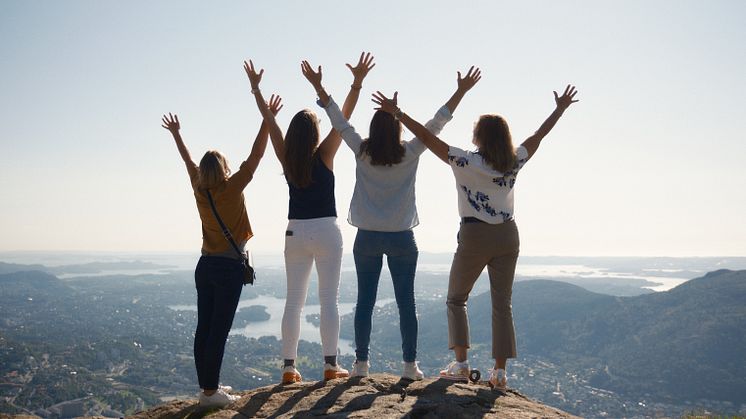 Women travelling together with friends. Photo: Matias Follo