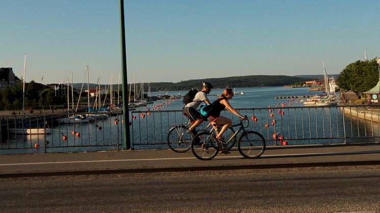Cykling över Nybron i Härnösand, Höga Kusten