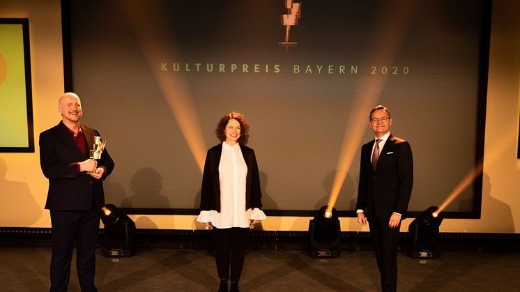 ruehlmann-arnd-statue-kulturpreis-bayern-2020-copyright-simon-leibl