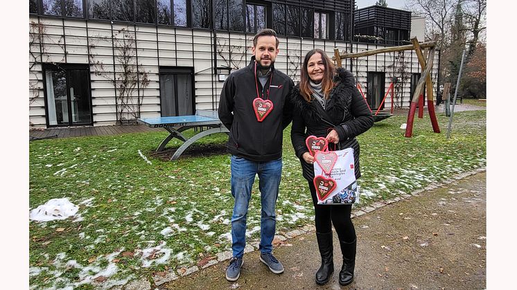  Markus Burkhardt und Silke Hanschmann vor dem Kinderhospiz