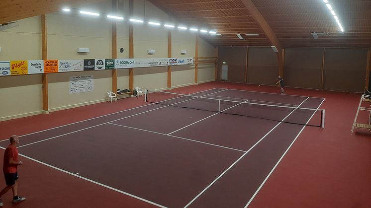 Stranda TK belyser Tennisbana med LED-limpan