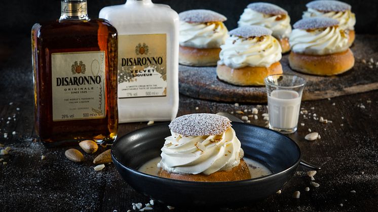 Fira fettisdagen med hetvägg smaksatt med Disaronno