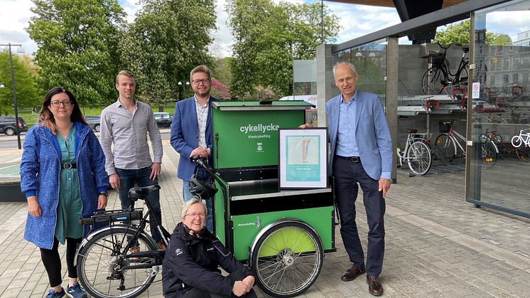 Ansvariga för stadens cykelsatsningar firar tredjeplatsen. Foto Lotta Wittinger