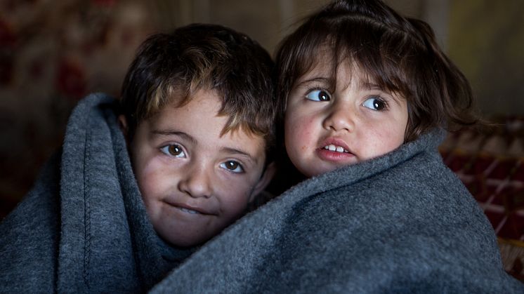 Syriska flyktingbarn får vinterkläder