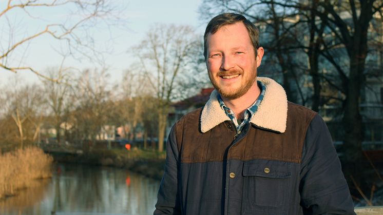 Kommunekolog John Borlid är med i arbetet med att återställa vattendrag runt om i kommunen.  