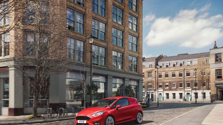 Ford esittelee täysin uuden Fiesta Vanin ja FordPass Connect  -liitettävyysteknologian Birminghamin Hyötyajoneuvonäyttelyssä