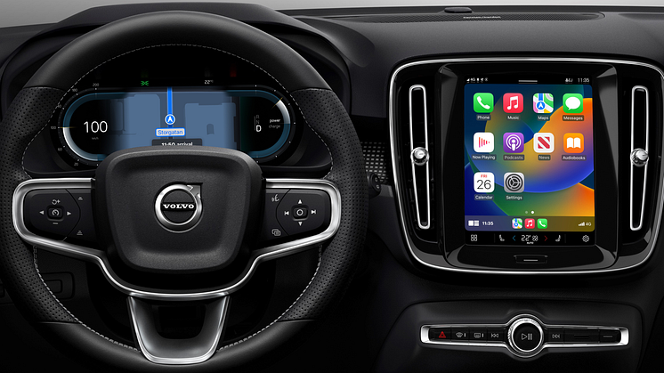 Volvo_XC40_Recharge_-_Navigation_on_driver_display_with_Apple_CarPlay_home