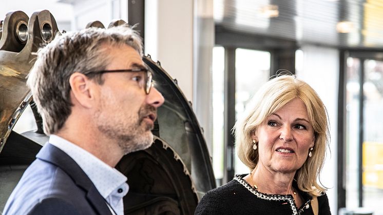 Joakim Andersson, GKN Aerospace och Utrikeshandelsminister Anna Hallberg under besöket
