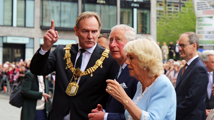 OB Burkhard Jung zusammen mit Prinz Charles und Herzogin Camilla in Leipzig - Foto Nathalie Hempel