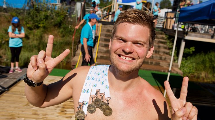 Christoffer Hansson först att klara sju lopp i Vansbrosimningens tävlingsvecka. Foto: Mickan Palmqvist