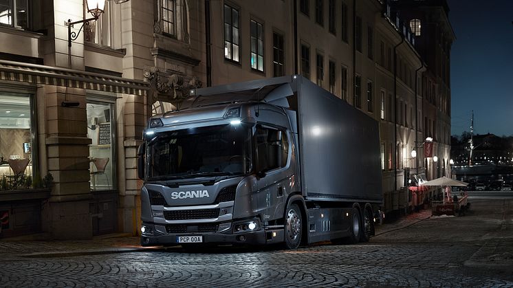 Der Hybrid elektrische Scania L 320 (HEV) ist geräuscharm und erfüllt den De-facto-Standard PIEK von weniger als 72 Dezibel, ideal für die Warenanlieferung in Städten früh morgens, abends oder nachts.