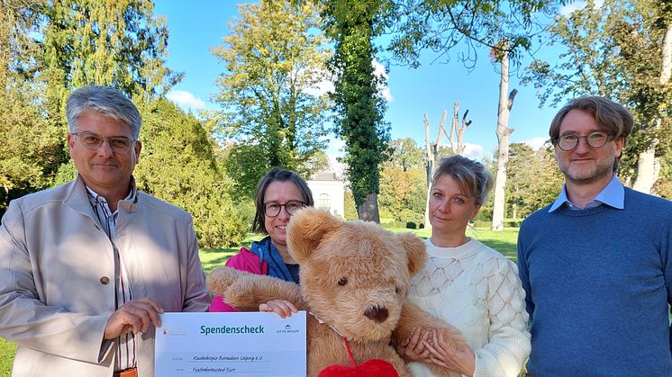 André Kirsten, Felix von Keyserlingk und Katja Fischer von der OTTO WULFF Bauunternehmung GmbH mit Kerstin Stadler von Bärenherz