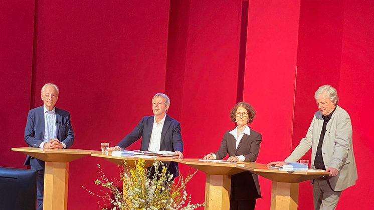 El Consejo Ejecutivo en el Goetheanum: Matthias Girke, Ueli Hurter, Constanza Kaliks y Justus Wittich (Foto: Sebastian Jüngel)