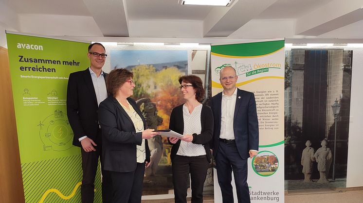 v.l. Ingo Schultz, GF Avacon Natur, Birgit Dieterich und Christa Rieger, GF EEB, Tim Schlenkermann, GF SW Blankenburg