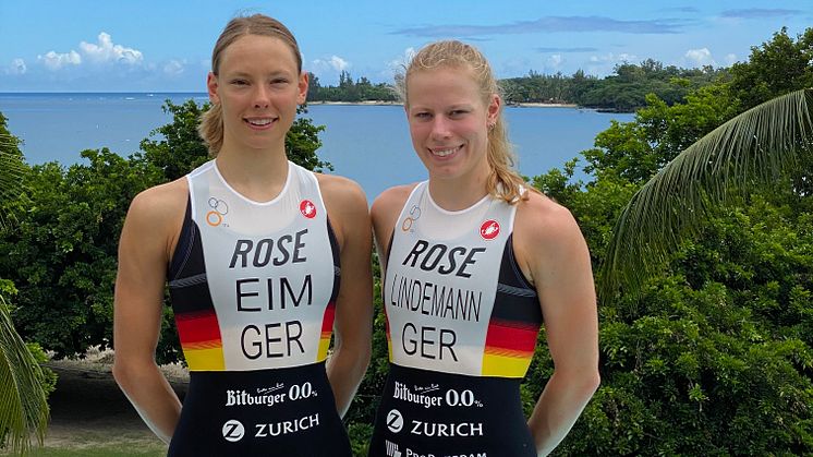 Nina Eim und Laura Lindemann von der Deutschen Triathlon Nationalmannschaft mit den Trikots der Saison 2020