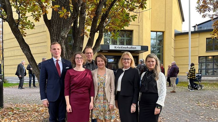 De nya regionråden Sebastian Karlberg (S), Elin Norén (S), Abbe Ronsten (S), Birgitta Sacrédeus (KD), Lisbeth Mörk Amnelius, (DSP) och Sofia Jarl (C ).  ﻿