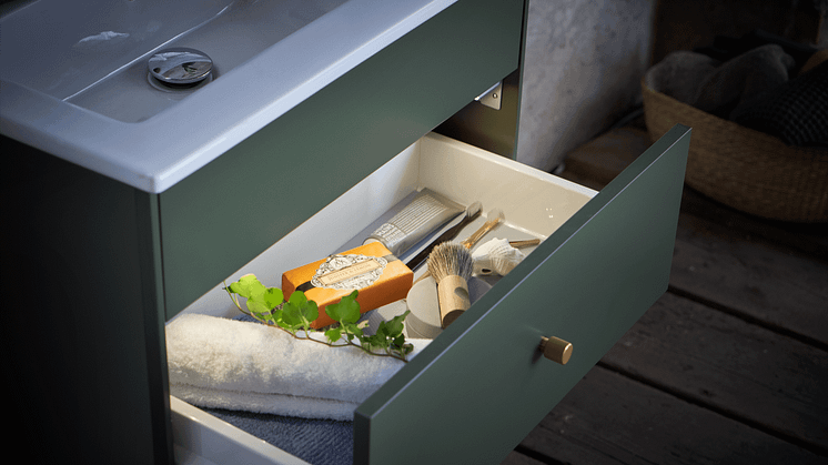 Graphic bathroom furniture, cabinet in green with modern knobs in brass. News September 2018