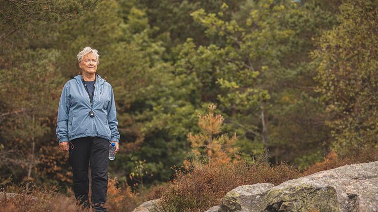 Att frisk luft och aktivitet är viktigt för hälsan är det ingen som bestrider. Men för många äldre i dag är det ingen självklarhet att ge sig ut på promenader själva.