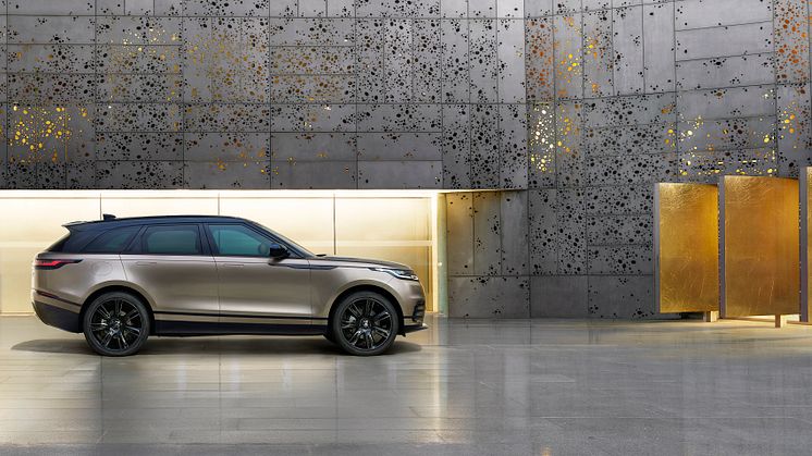 Den perfekte balanse mellom sofistikert design, og intelligent teknologi. Nye Range Rover Velar kommer nå som plug-in hybrid.