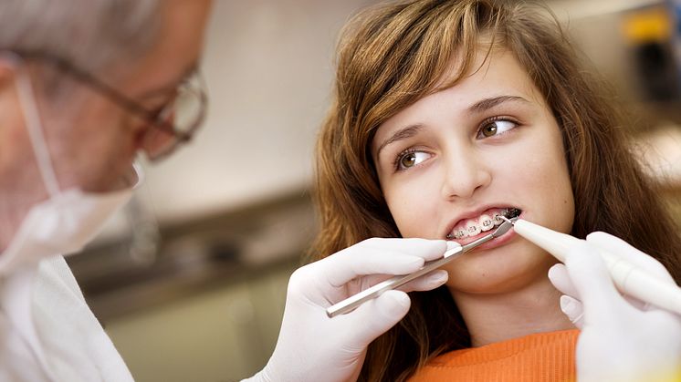 Er du 16 eller 17 år? Kan du vælge gratis behandling hos en privat tandlæge