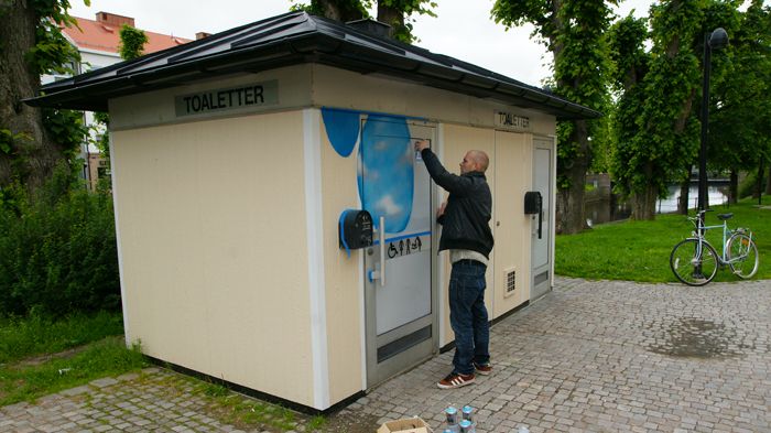 Offentliga toaletter i Uddevalla smyckas med graffiti