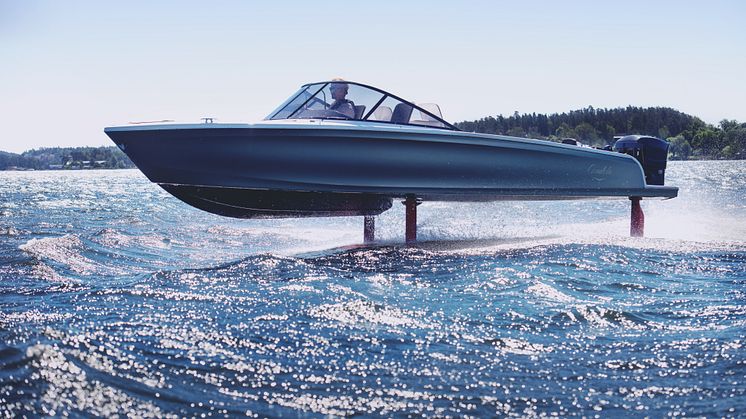 The foiling Candela Seven is the world's longest-range electric boat. It flies 50 cm above the waves for two hours in 25 knots.