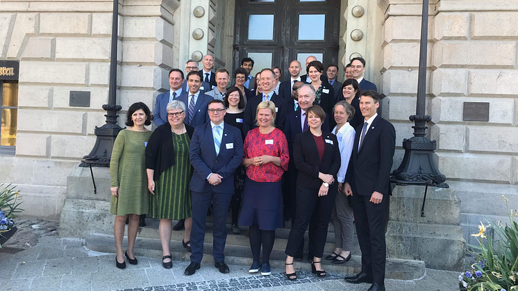 Borgmästare, personer från näringsliv och akademin samlade på Rådhuset i Malmö