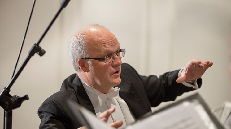 Tomas Pleje är kördirigent med anställning som director musices vid Umeå universitet, samt ledare för Umeå Studentkör och även kyrkomusiker. Foto: Mattias Pettersson