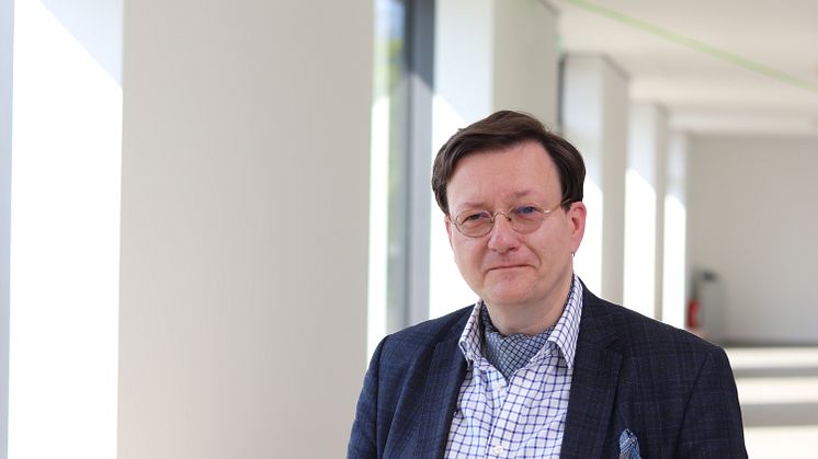 Prof. Dr. Jochen A. Bär ist Professor für Germanistische Sprachwissenschaft an der Universität Vechta