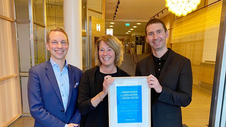 Fr v Christian Bengtzelius, föreningschef Riksbyggen, Johanna Frelin, vd Riksbyggen och Henrik Szabo, generalsekreterare på Stiftelsen Läxhjälpen.