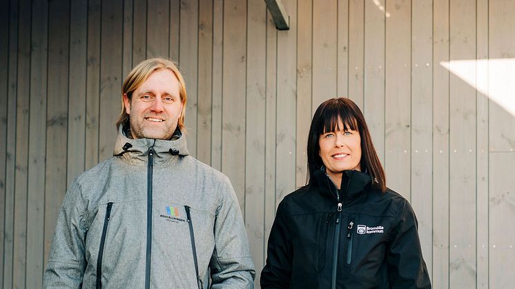 Renhållningens VD Johan Karlsvärd och Katharina Olin, avfallsplanerare i Bromölla kommun, ser många vinster i avfallssamarbetet.