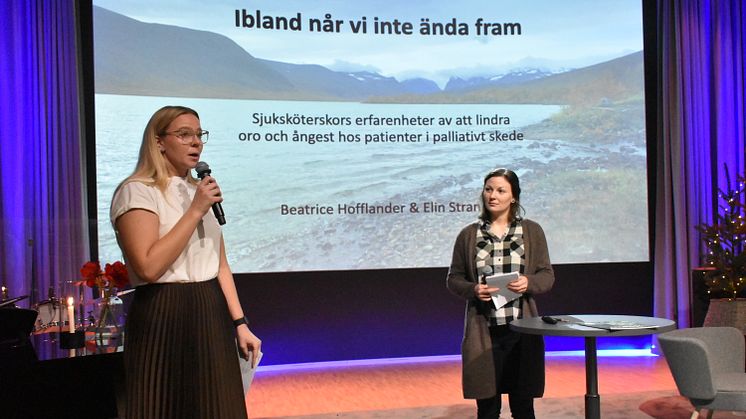 Beatrice Hofflander och Elin Strand från Högskolan Väst fanns på plats för att berätta om sitt examensarbete. Foto: Mats Kärnestad, Axlagården Umeå Hospice AB