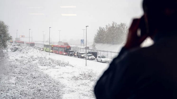 Kraftig snøfall fører til at det kan være vankselige å komme på jobb. FOTO: Simployer