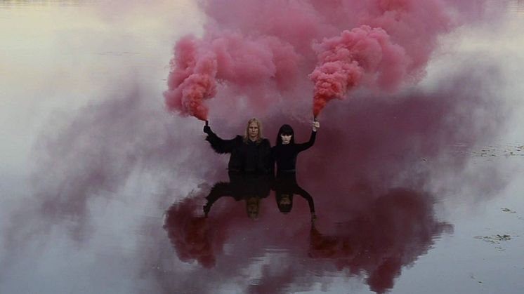 Fredrik Hast och Frida Madeleine Hjalmarsson i projektet  Kitka Fotograf: Conny Pedersen