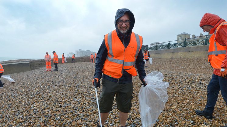 Chief Customer Officer at GTR Mark Pavlides joined the 35 volunteers cleaning Brighton & Hove beach on 18 September